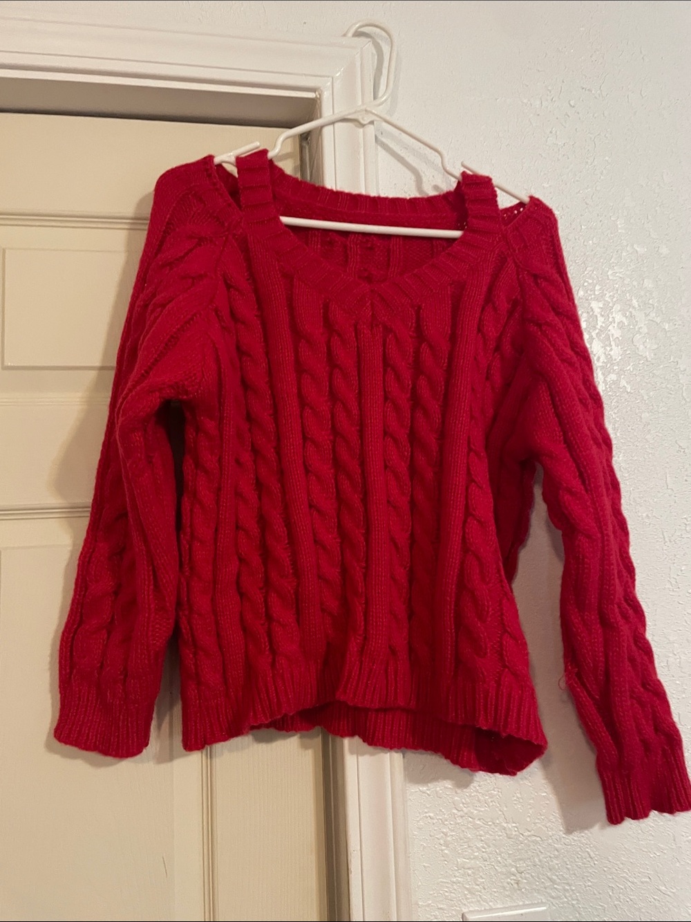 Women’s Red Cable-Knit V-Neck Cold-Shoulder Sweater
